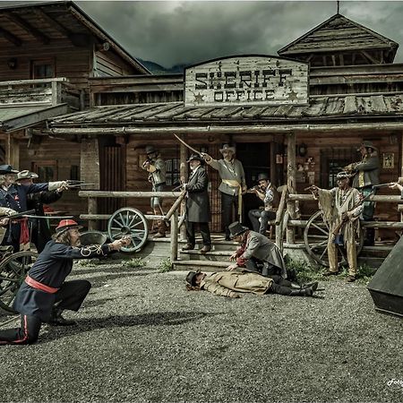 Chalet - Direkt Am 5 Sterne Campingplatz Aufenfeld Im Zillertal Mit Hallenbad Und Sauna Aschau Im Zillertal Buitenkant foto