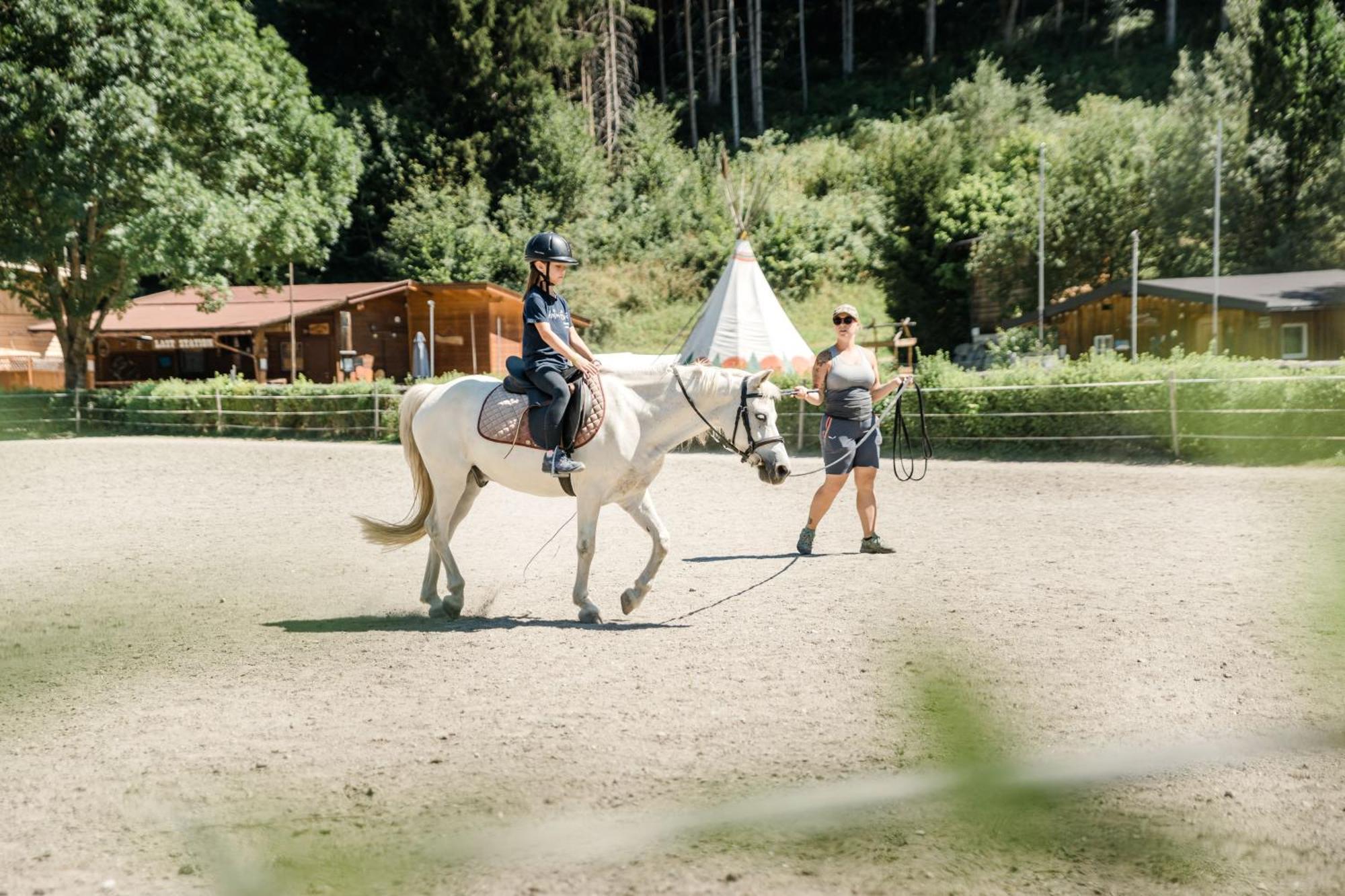 Chalet - Direkt Am 5 Sterne Campingplatz Aufenfeld Im Zillertal Mit Hallenbad Und Sauna Aschau Im Zillertal Buitenkant foto